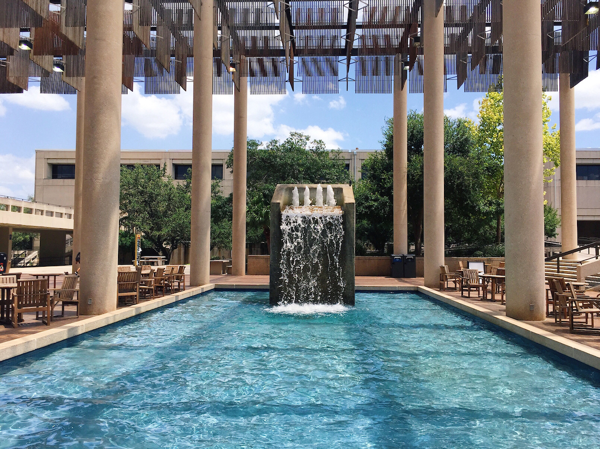Sombrilla fountain on UTSA campus